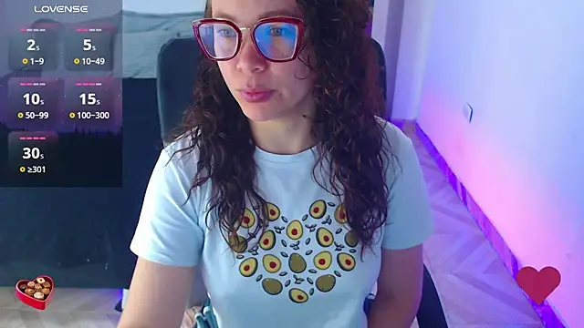 Snapshot of SharonR1 chatting on June 24, 2026, 4:39 pm SharonR1 online show from June 24, 2026, 4:39 pm