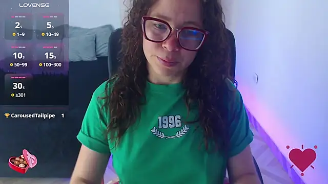 Snapshot of SharonR1 chatting on July 6, 2026, 11:29 pm SharonR1 online show from July 6, 2026, 11:29 pm