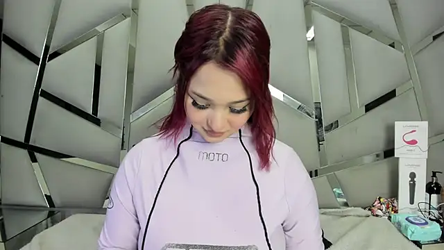 Snapshot of Catherinee69_x chatting on February 15, 2026, 4:09 am Catherinee69 x online show from February 15, 2026, 4:09 am