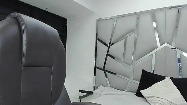 Snapshot of Catherinee69_x chatting on February 17, 2026, 3:25 am Catherinee69 x online show from February 17, 2026, 3:25 am