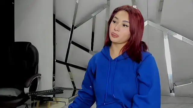 Snapshot of Catherinee69_x chatting on April 1, 2026, 2:56 am Catherinee69 x online show from April 1, 2026, 2:56 am