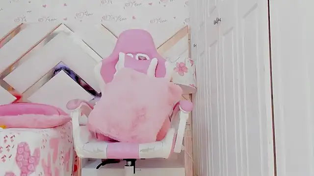 Snapshot of BriggitteEbonny chatting on December 17, 2024, 11:49 pm BriggitteEbonny online show from December 17, 2024, 11:49 pm