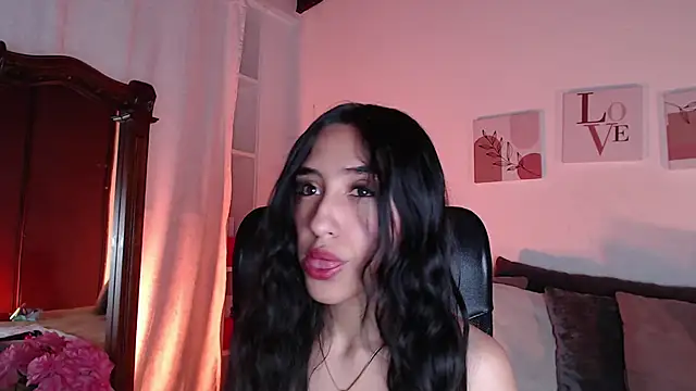 madisex s online show from October 7, 2025, 1:41 pm