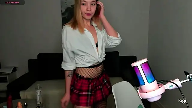 Snapshot of MiaThaine chatting on December 1, 2024, 6:19 pm MiaThaine online show from December 1, 2024, 6:19 pm