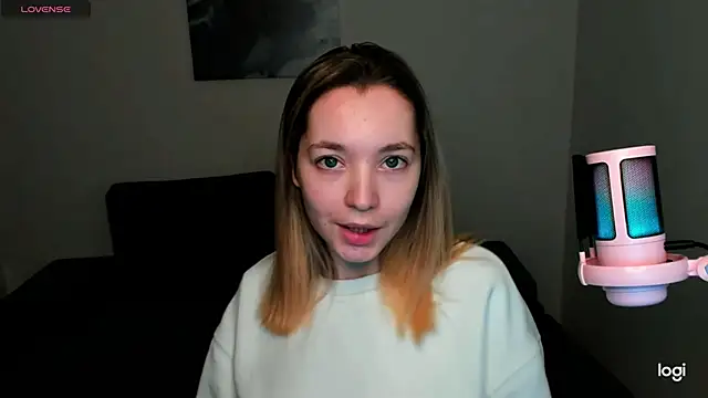 Snapshot of MiaThaine chatting on December 6, 2024, 3:33 pm MiaThaine online show from December 6, 2024, 3:33 pm