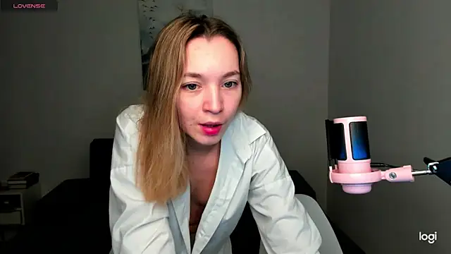 Snapshot of MiaThaine chatting on December 8, 2024, 1:02 am MiaThaine online show from December 8, 2024, 1:02 am