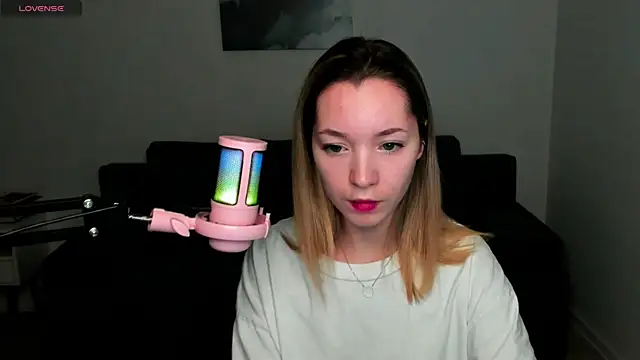 Snapshot of MiaThaine chatting on December 28, 2024, 9:19 pm MiaThaine online show from December 28, 2024, 9:19 pm