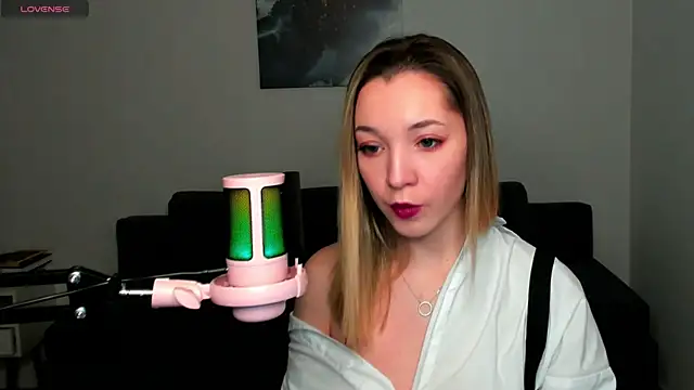 Snapshot of MiaThaine chatting on December 29, 2024, 11:08 pm MiaThaine online show from December 29, 2024, 11:08 pm