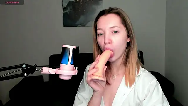 Snapshot of MiaThaine chatting on January 10, 2025, 1:10 am MiaThaine online show from January 10, 2025, 1:10 am