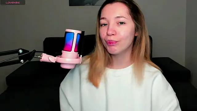 Snapshot of MiaThaine chatting on January 17, 2025, 8:02 am MiaThaine online show from January 17, 2025, 8:02 am