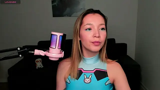 Snapshot of MiaThaine chatting on January 22, 2025, 1:20 am MiaThaine online show from January 22, 2025, 1:20 am