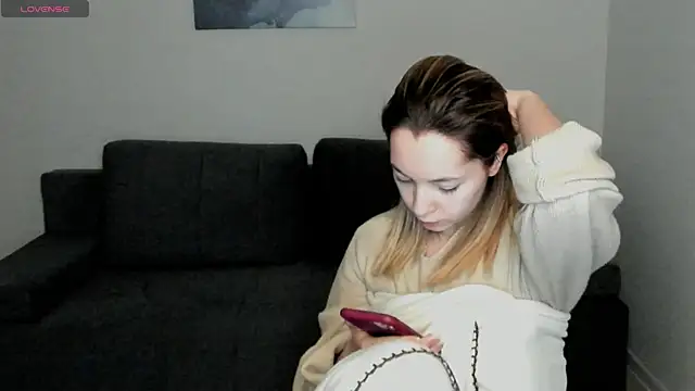 Snapshot of MiaThaine chatting on January 28, 2025, 1:18 am MiaThaine online show from January 28, 2025, 1:18 am