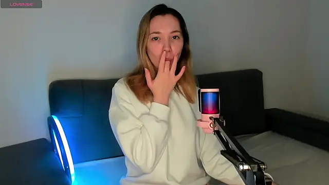 Snapshot of MiaThaine chatting on February 21, 2025, 1:44 pm MiaThaine online show from February 21, 2025, 1:44 pm