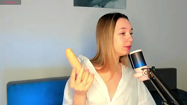 Snapshot of MiaThaine chatting on February 28, 2025, 1:58 am MiaThaine online show from February 28, 2025, 1:58 am