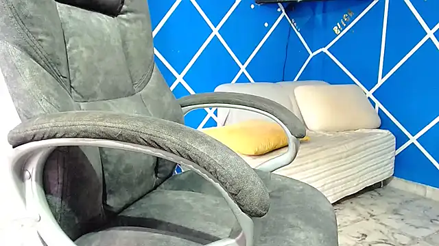 alexander megan online show from October 30, 2025, 2:51 pm