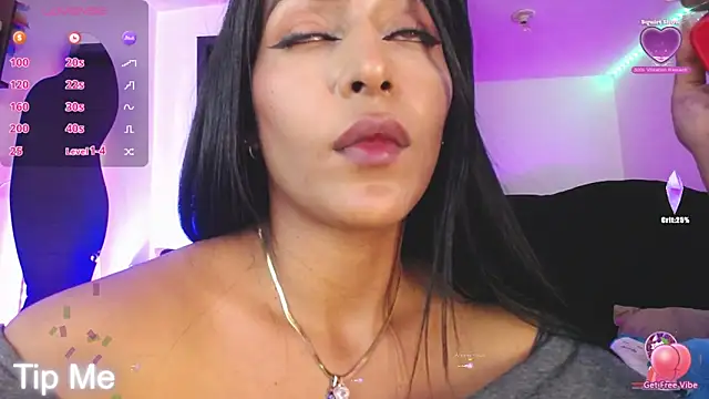 Snapshot of alicee_laurent chatting on February 6, 2025, 9:53 am alicee laurent online show from February 6, 2025, 9:53 am