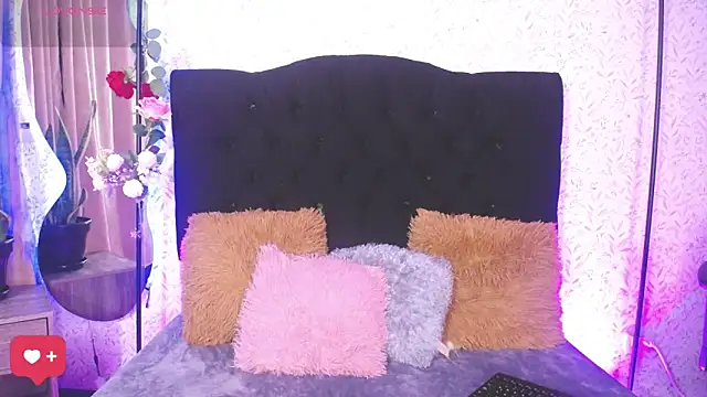 Snapshot of alicee_laurent chatting on October 15, 2025, 3:50 am alicee laurent online show from October 15, 2025, 3:50 am