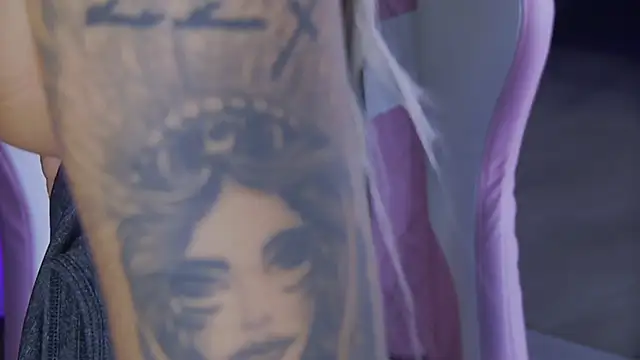 Snapshot of shayblonde chatting on December 14, 2024, 8:29 pm shayblonde online show from December 14, 2024, 8:29 pm