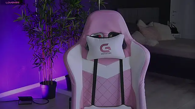 Snapshot of shayblonde chatting on December 24, 2024, 9:22 pm shayblonde online show from December 24, 2024, 9:22 pm