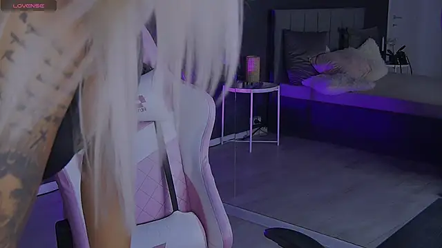 Snapshot of shayblonde chatting on December 28, 2024, 9:08 pm shayblonde online show from December 28, 2024, 9:08 pm