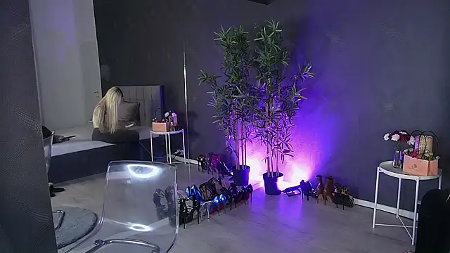 Snapshot of shayblonde chatting on March 12, 2025, 2:34 pm shayblonde online show from March 12, 2025, 2:34 pm