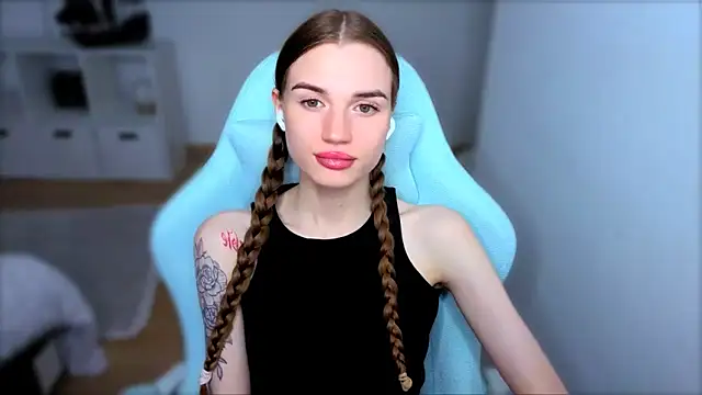 Snapshot of StellaLawless chatting on October 3, 2025, 8:28 pm StellaLawless online show from October 3, 2025, 8:28 pm