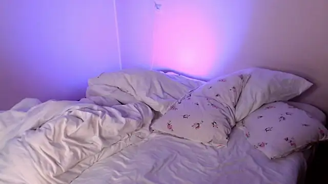 Snapshot of KatieMelone chatting on September 30, 2025, 2:27 am KatieMelone online show from September 30, 2025, 2:27 am