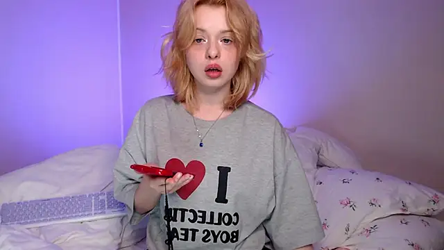 Snapshot of KatieMelone chatting on October 9, 2025, 5:22 pm KatieMelone online show from October 9, 2025, 5:22 pm