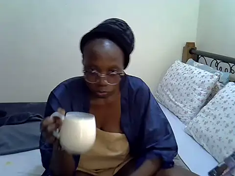 Snapshot of Sweet_Bear chatting on October 21, 2025, 3:29 am Sweet Bear online show from October 21, 2025, 3:29 am