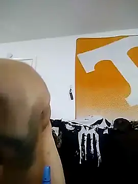 Snapshot of ILive2plezz chatting on October 5, 2025, 6:12 am ILive2plezz online show from October 5, 2025, 6:12 am