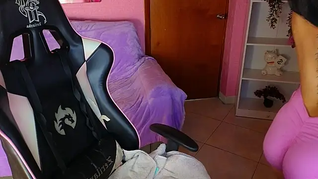keity moon online show from June 20, 2026, 6:44 pm