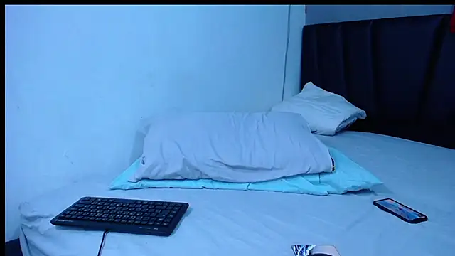 Tayronx33 online show from November 5, 2025, 8:31 pm