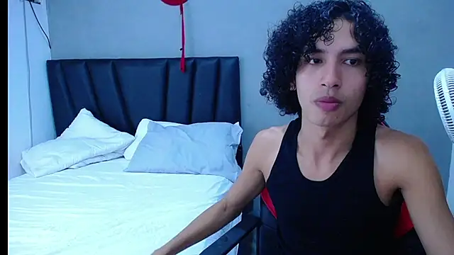 Tayronx33 online show from November 13, 2025, 8:52 pm