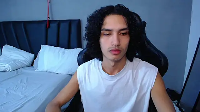 Tayronx33 online show from February 5, 2026, 8:24 pm