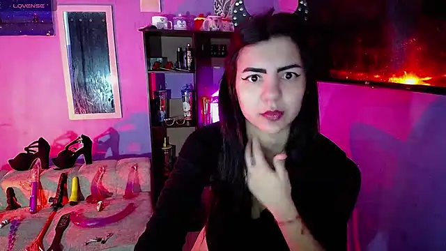 Snapshot of IsisRouse chatting on November 11, 2025, 3:45 pm IsisRouse online show from November 11, 2025, 3:45 pm