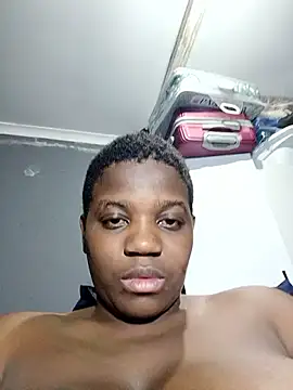 Snapshot of Bigchoccojugsxx chatting on February 13, 2026, 9:33 pm Bigchoccojugsxx online show from February 13, 2026, 9:33 pm