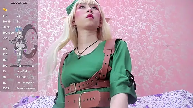 NEZUKO MITSURI online show from May 11, 2026, 5:43 pm