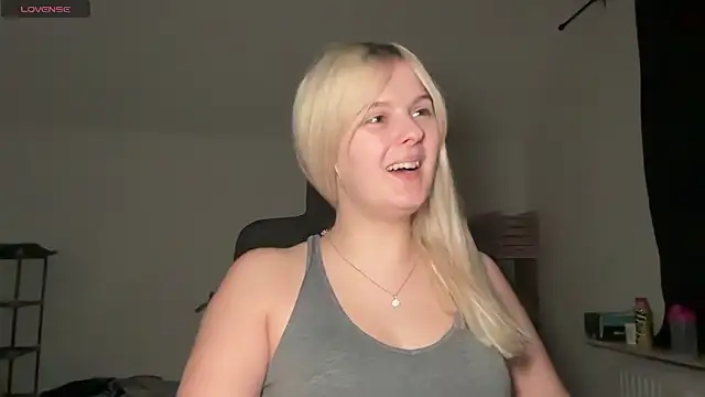 Allylove03 online show from September 22, 2025, 6:10 pm