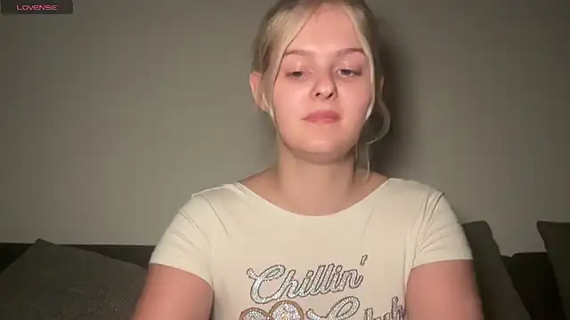 Allylove03 online show from November 8, 2025, 2:23 am