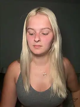 Allylove03 online show from May 8, 2026, 3:28 pm
