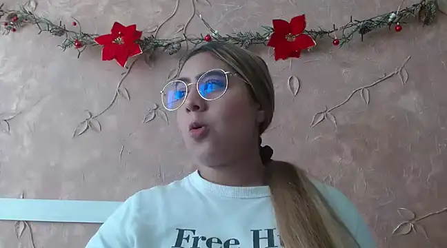 Miabonnett  online show from December 18, 2024, 2:06 pm