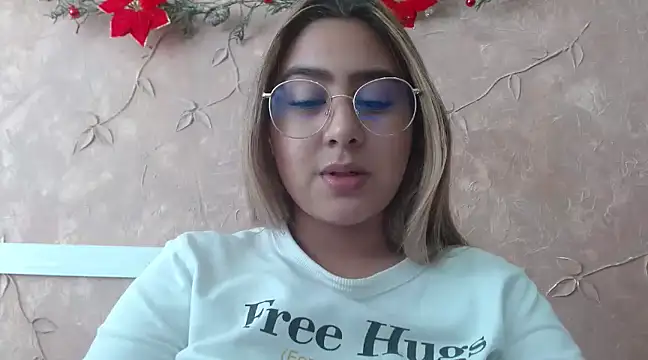 Miabonnett  online show from December 18, 2024, 5:10 pm