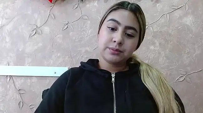 Miabonnett  online show from December 23, 2024, 2:17 pm