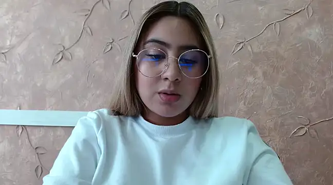 Miabonnett  online show from February 25, 2025, 3:05 pm