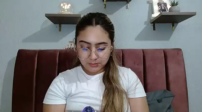 Miabonnett  online show from March 21, 2025, 9:23 pm