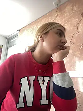 Miabonnett  online show from November 12, 2025, 12:05 pm