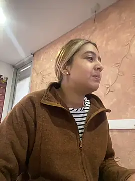 Miabonnett  online show from November 24, 2025, 12:16 pm