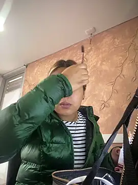 Miabonnett  online show from December 19, 2025, 12:23 pm