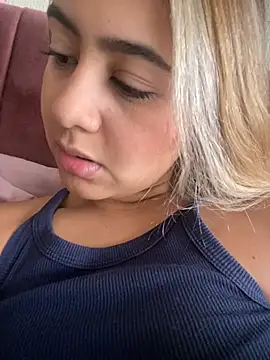 Snapshot of Miabonnett_ chatting on April 11, 2026, 2:54 pm Miabonnett online show from April 11, 2026, 2:54 pm