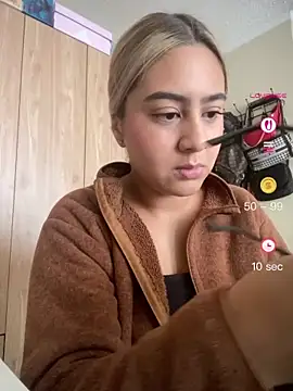 Snapshot of Miabonnett_ chatting on May 2, 2026, 6:13 pm Miabonnett online show from May 2, 2026, 6:13 pm